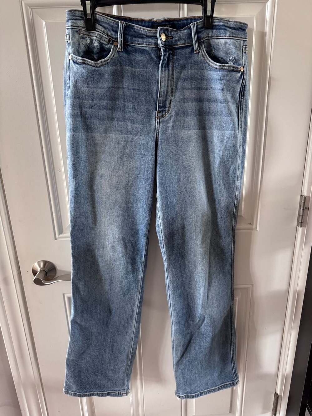 Judy Blue Dad Jean Size 15/32 Light Wash Distressed Straight Leg Denim